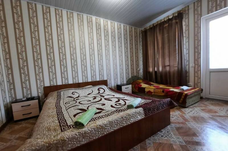 Трехместный