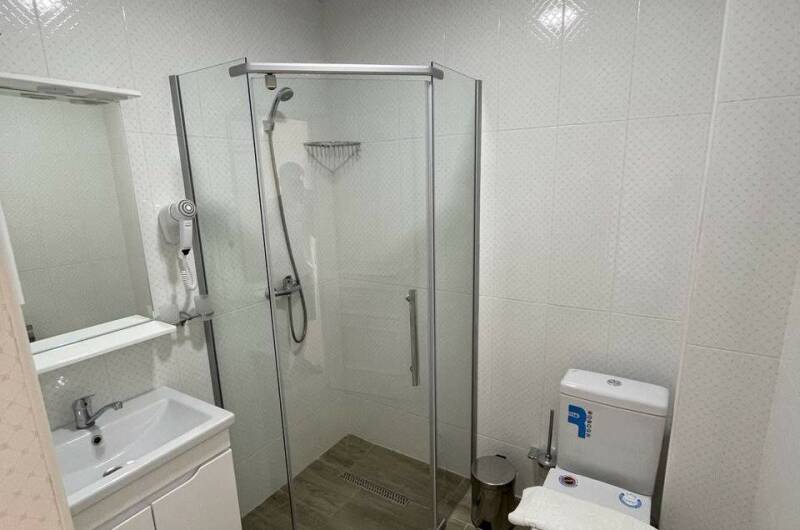 Трехместный номер с балконом
