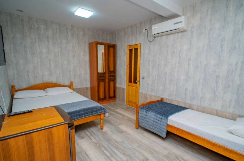 Трёхместный номер с удобствами