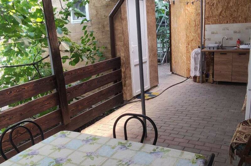 Двухкомнатный с кухней, санузлом, открыто верандой