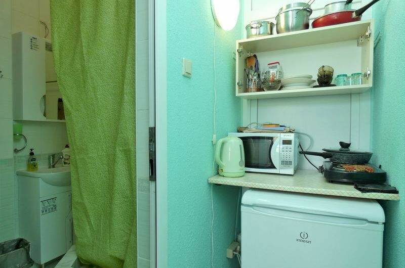 Номер на первом этаже бирюзовый (вид на море)