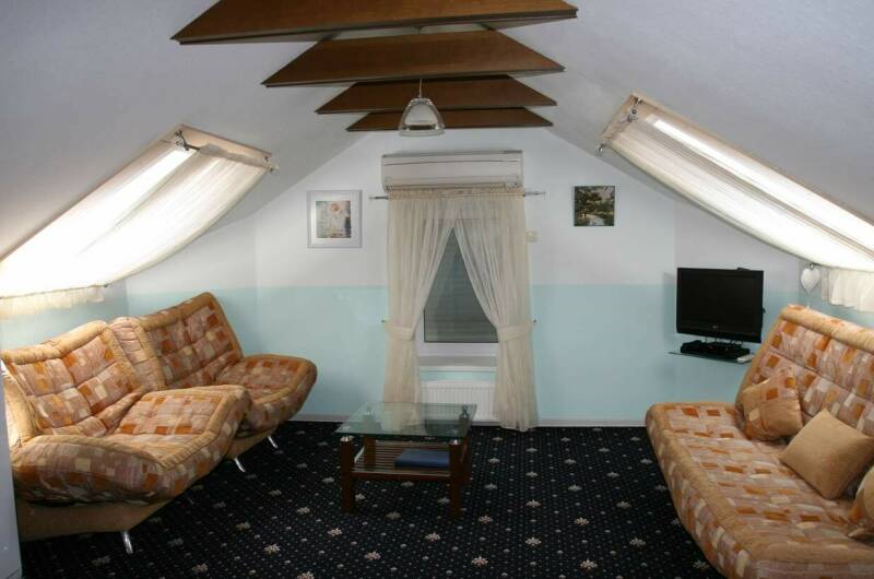 Трехместные апартаменты «Мансарда»