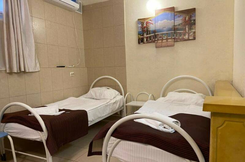 Трехместный «Стандарт» с видом на горы (1 этаж)