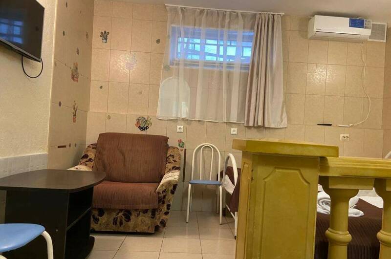 Трехместный «Стандарт» с видом на горы (1 этаж)