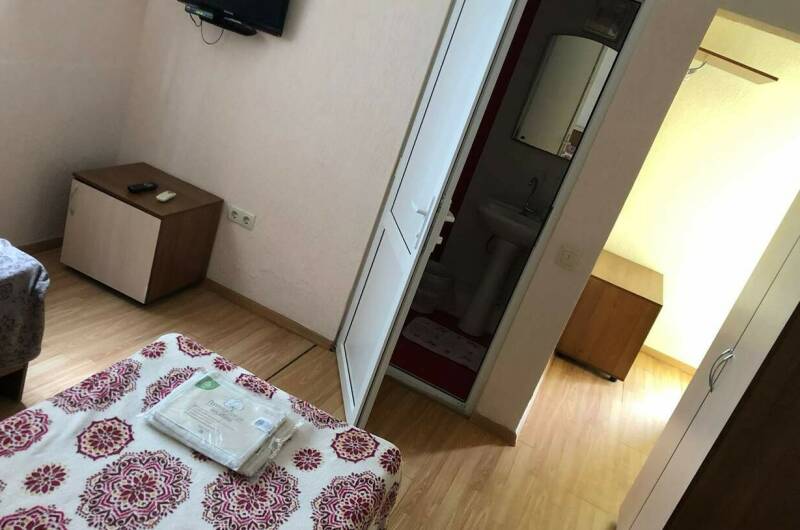 Трёхместный номер «Комфорт» на первом этаже"