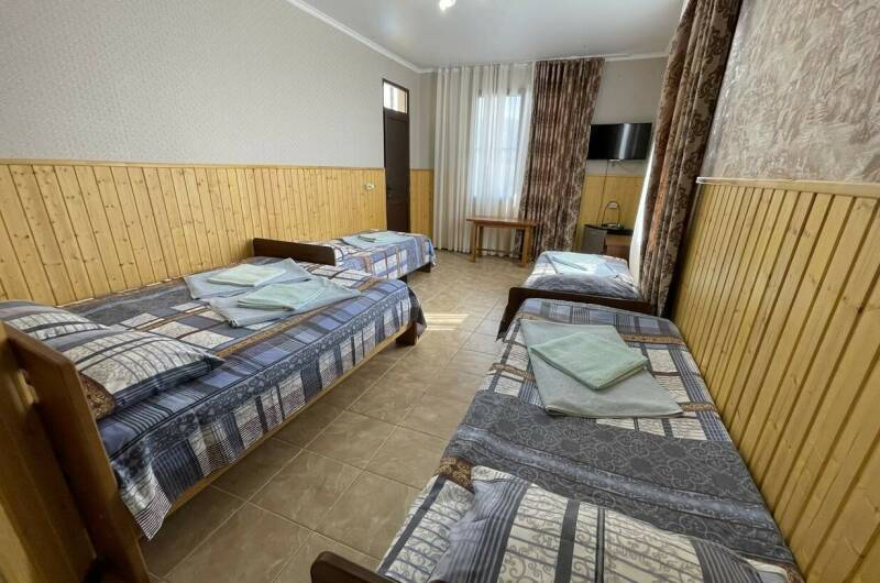 5-ти местный номер с общим балконом