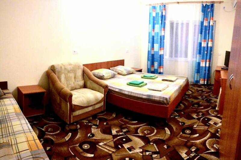 «Стандарт» 3-х местный с балконом