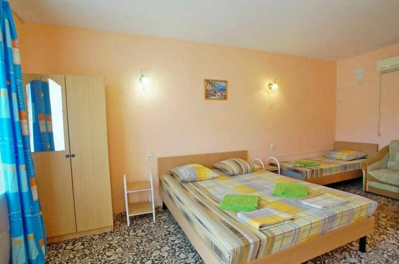 «Стандарт» 3-х местный с балконом