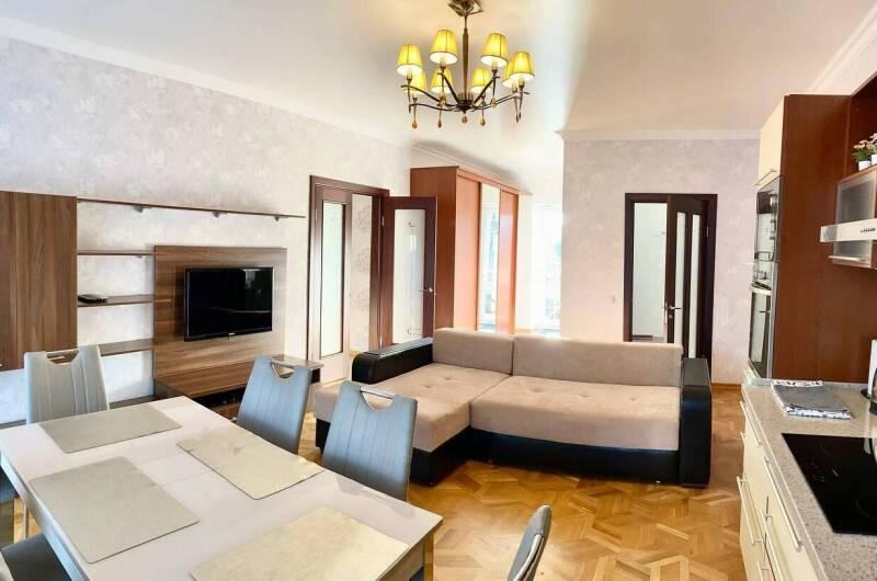 Трёхкомнатные апартаменты с кухней