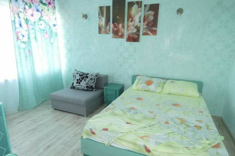 Двухэтажный домик с кухонной зоной