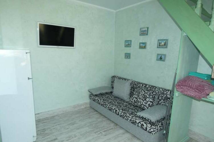 Двухэтажный домик с кухонной зоной