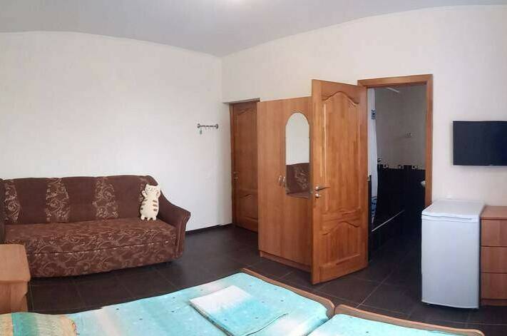 Стандартный номер (вид на сад)