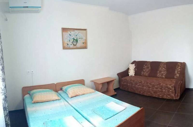 Стандартный номер (вид на сад)