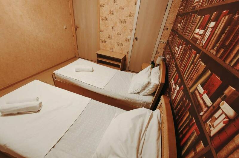 3местный Стандарт, цокольный этаж, вид на столовую