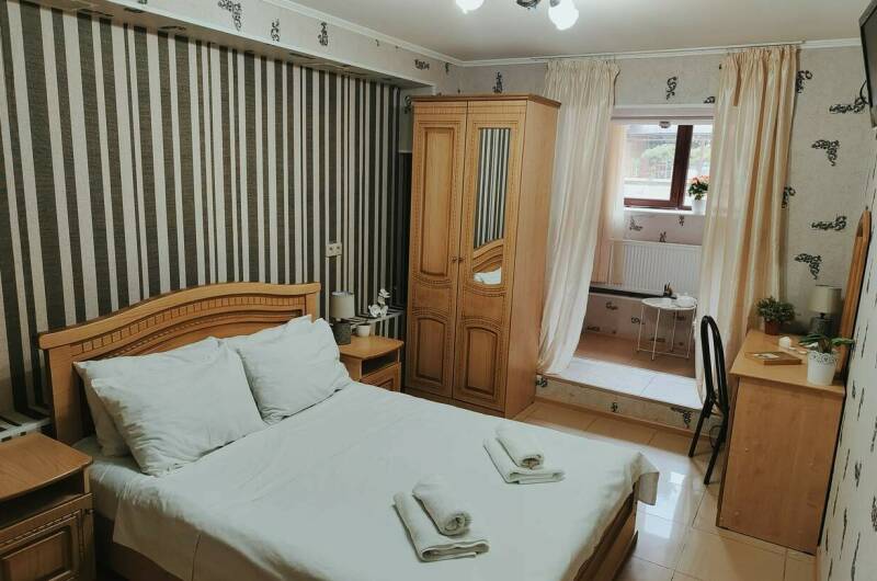 5ти местный Комфорт с видом на бассейн