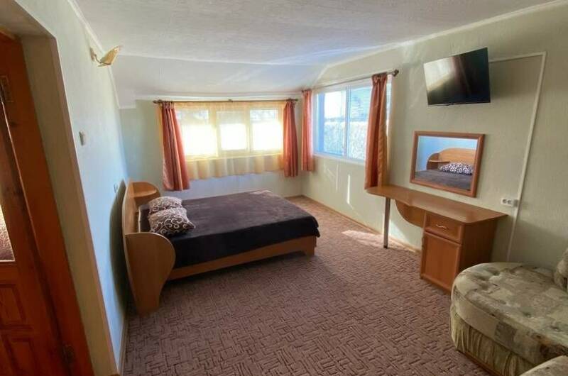 Трехкомнатный шестиместный номер