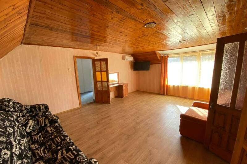 Трехкомнатный шестиместный номер