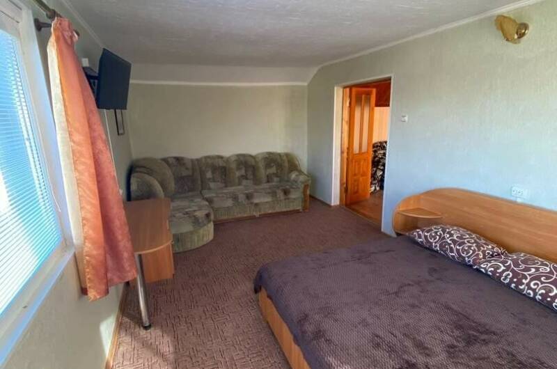 Трехкомнатный шестиместный номер