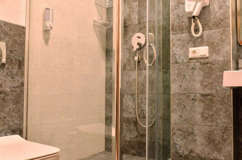 Пятиместный двухкомнатный номер «Модерн»