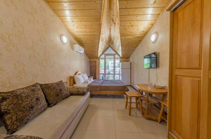 Трехместный номер с балконом