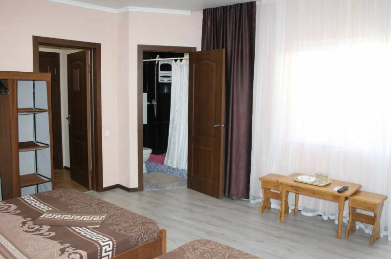 Номер на 4 человека с балконом 2,3 этаж