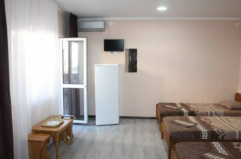 Номер на 4 человека с балконом 2,3 этаж