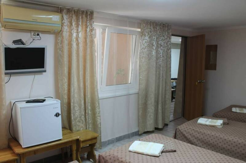 Номер на 4 человека 2 этаж (вход с кухни)