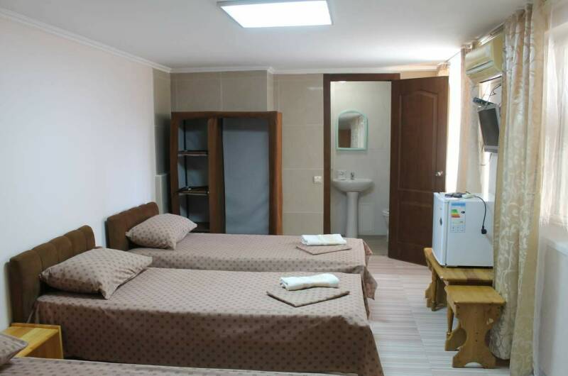 Номер на 4 человека 2 этаж (вход с кухни)