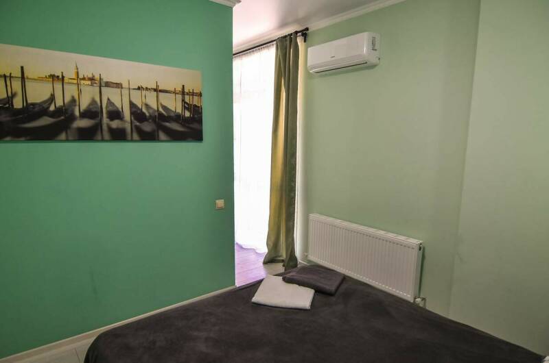 Трёхместный номер на втором этаже