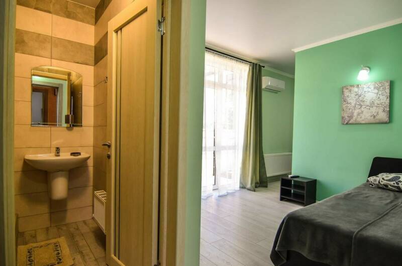 Трёхместный номер на втором этаже