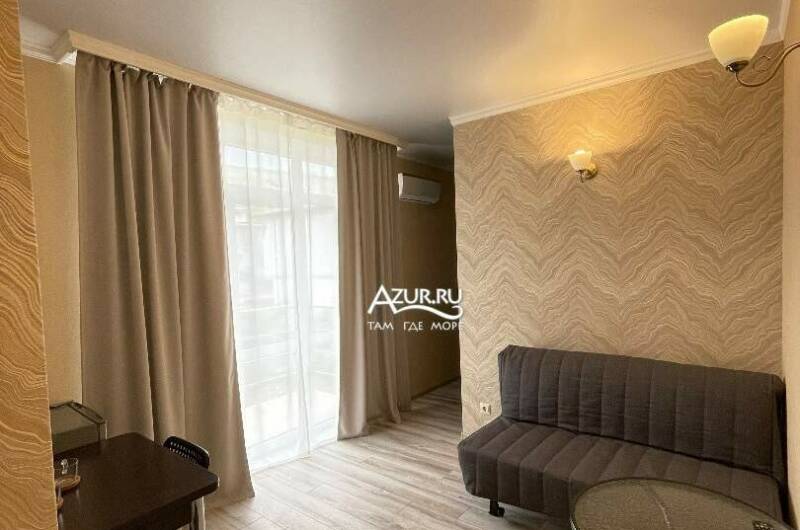 Трёхместный номер на третьем этаже