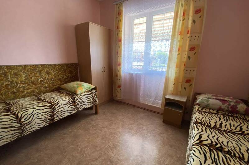 5-ти местная комната с балконом