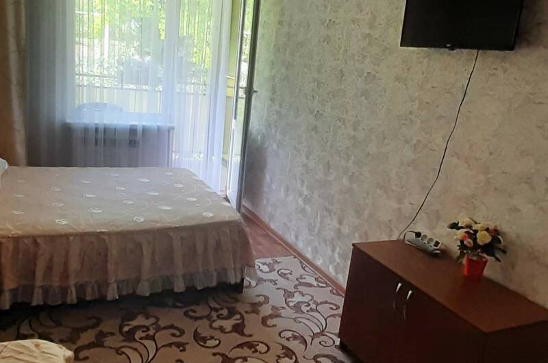 Трёхместный номер «стандарт» с балконом