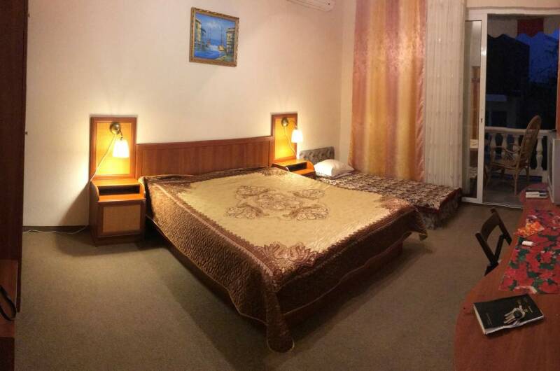 Трехместный «Стандарт» с балконом, 2 эт