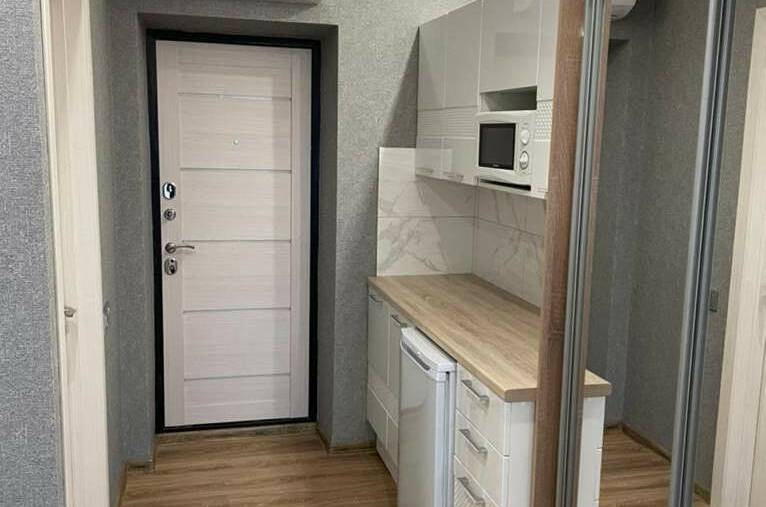 Полулюкс Студия с прох. балконом и мини кухней