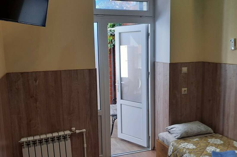 Двухкомнатный номер с кухней и отдельным входом