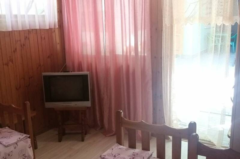 3-х местный с удобствами во дворе. N5