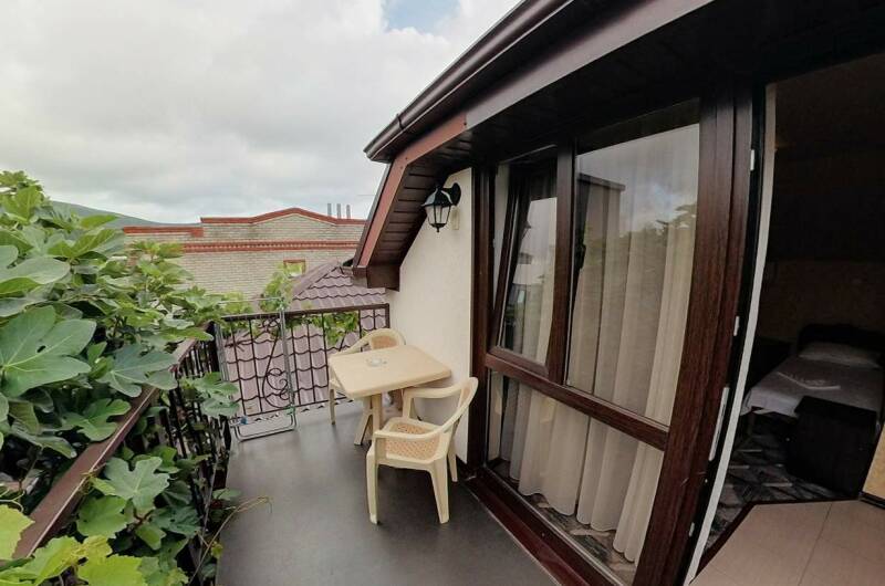 Трехместный номер стандарт с балконом