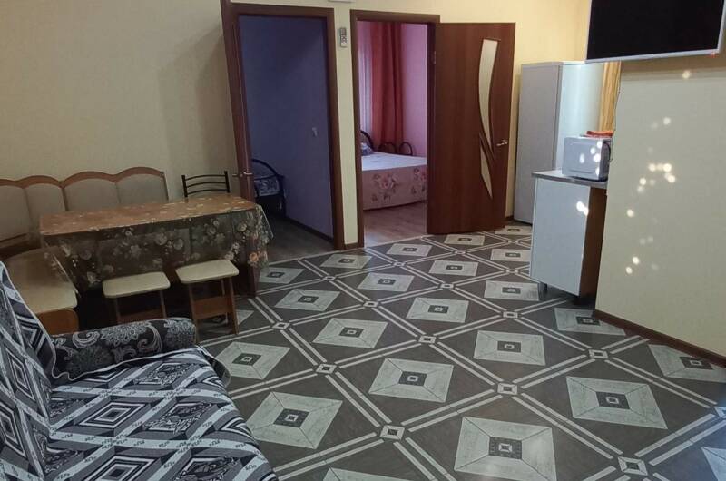 Двухкомнатный с кухней второй этаж