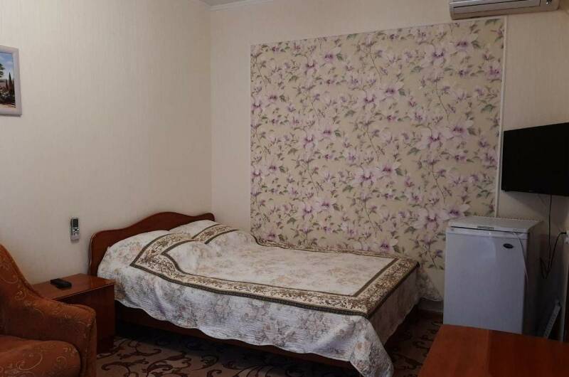 Двух местная комната с кухней на первом этаже