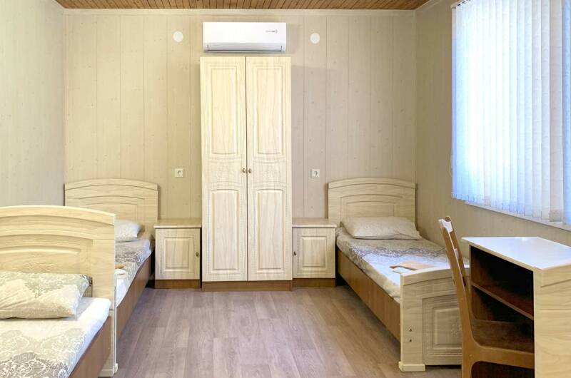 Четырехместный номер-эконом с отдельными кроватями