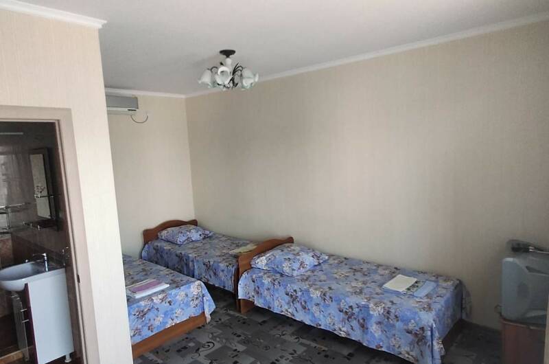 Комната"С УДОБСТВАМИ" 3Х. МЕСТ. N2. 1 ЭТАЖ