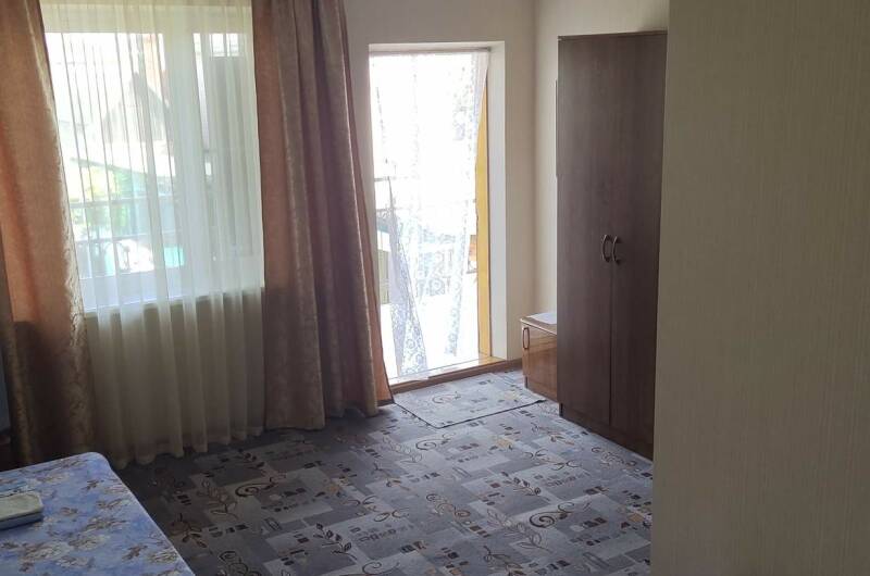 Комната"С УДОБСТВАМИ" 3Х. МЕСТ. N2. 1 ЭТАЖ