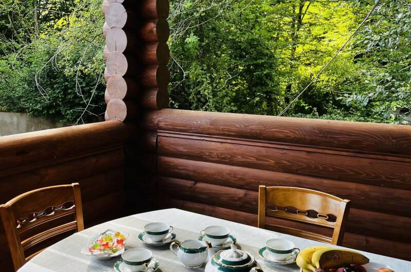 Двухэтажный домик с балконом и террасой (90 кв)
