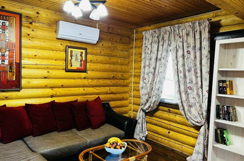 Двухэтажный домик с балконом и террасой (90 кв)