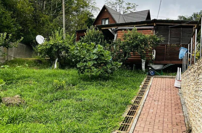 Двухэтажный домик с балконом и террасой (70 кв)