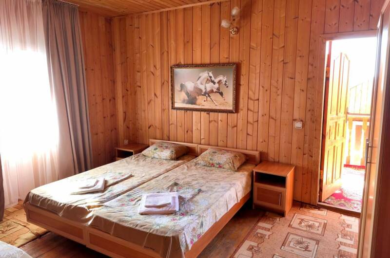 Трехместный номер в деревянном корпусе