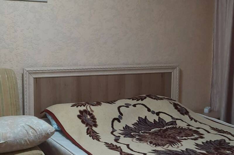 Трехместный номер с удобствами (кухня на этаже)