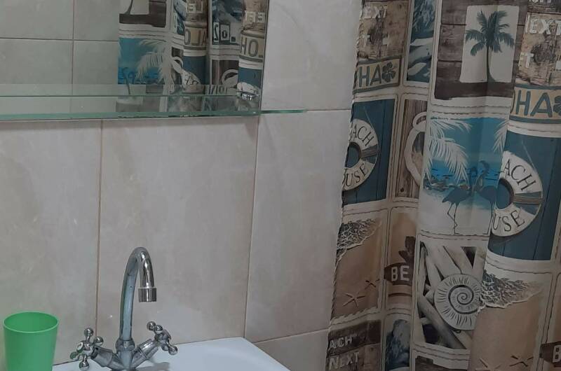 Трехместный номер с удобствами (кухня на этаже)