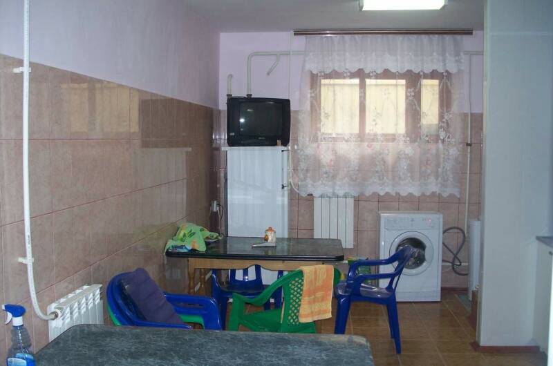 Двухместная комната эконом, первый этаж цоколь